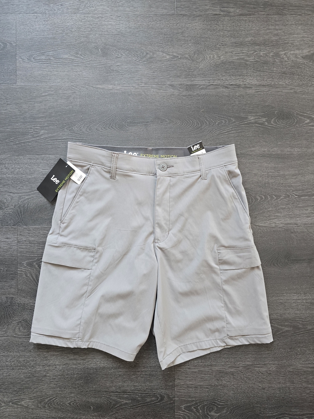 Lee Men’s Light Gray Cargo Shorts. NWT.